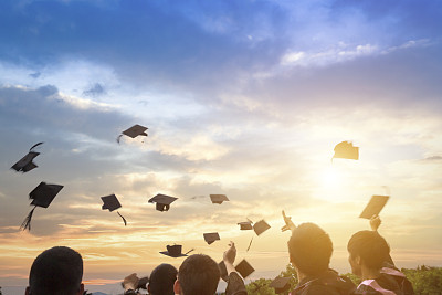 青岛市电子信息技术学校毕业颁发什么证书？